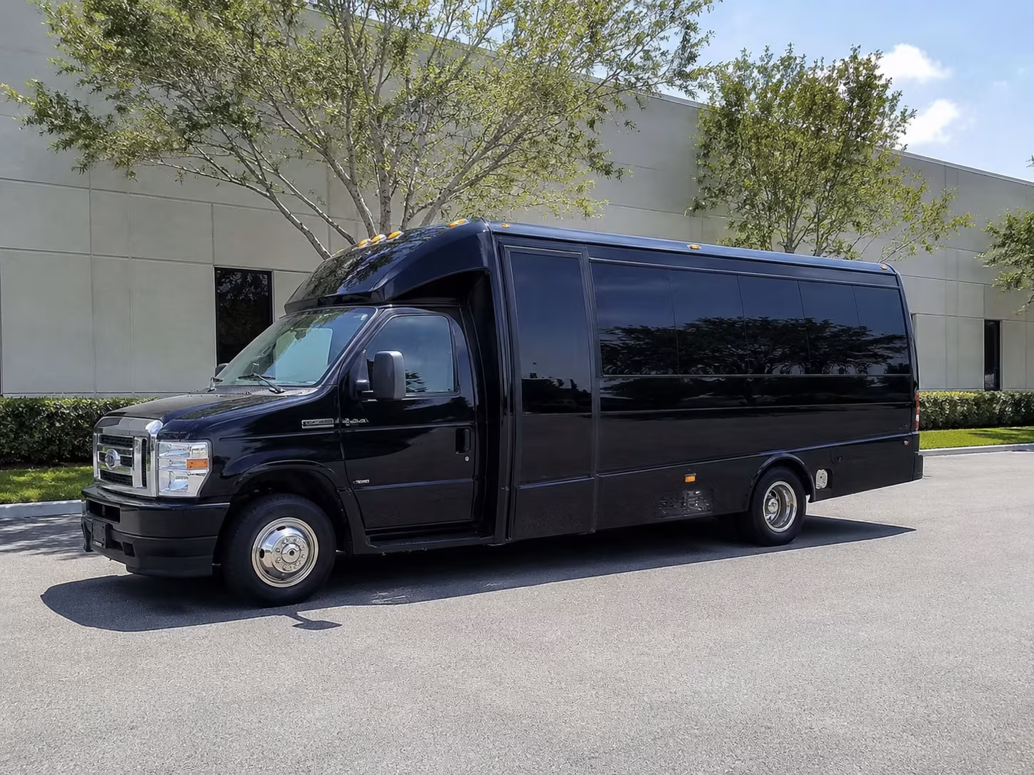 minibuses for portsmouth bridal party pickups and getting ready runs